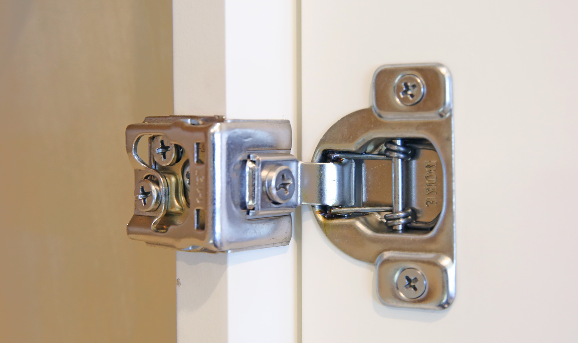 soft-hinge-close-CabinetCorp