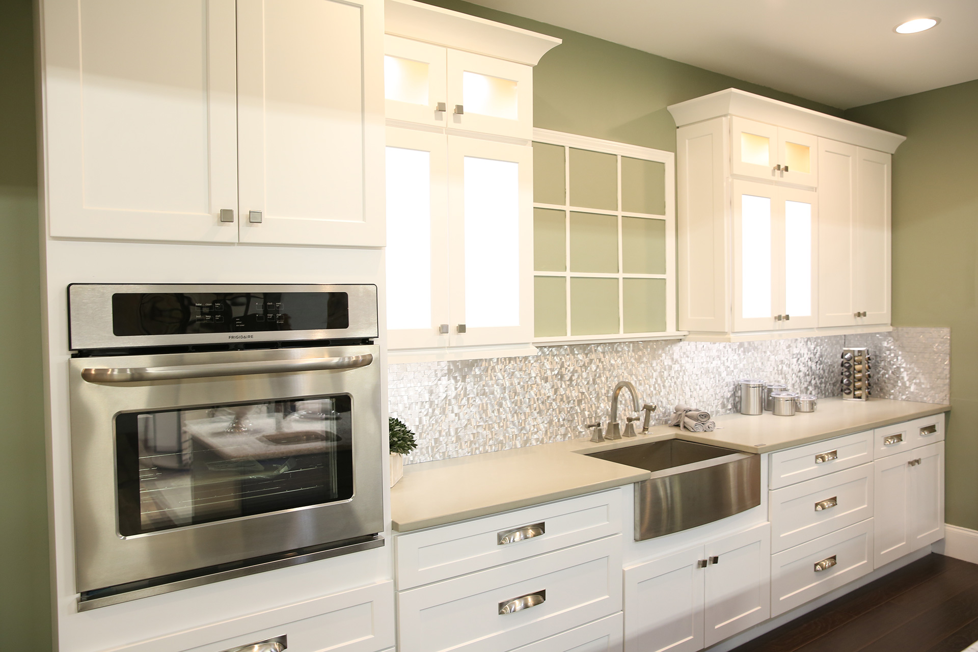 White Shaker-style Kitchen Cabinets