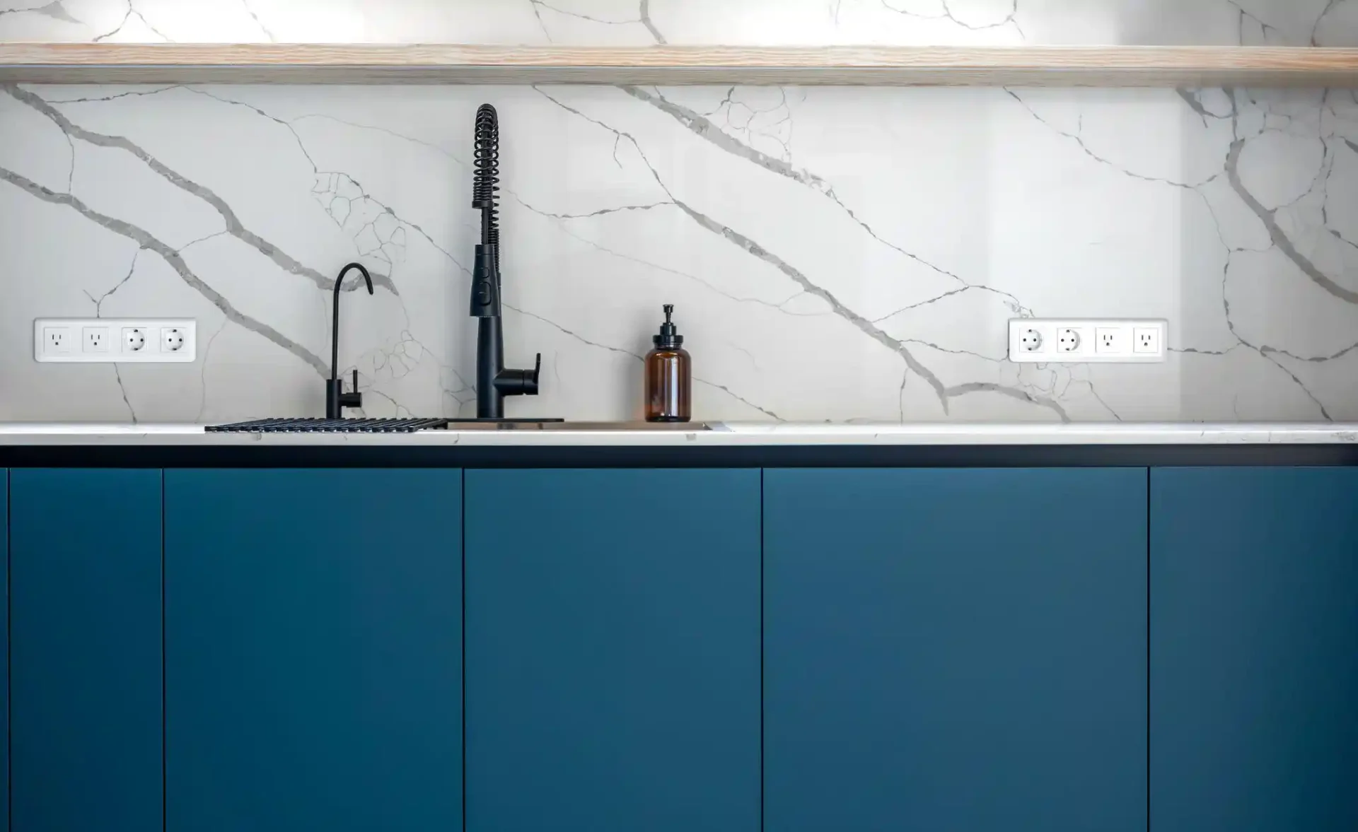 Dual-Tone Kitchen